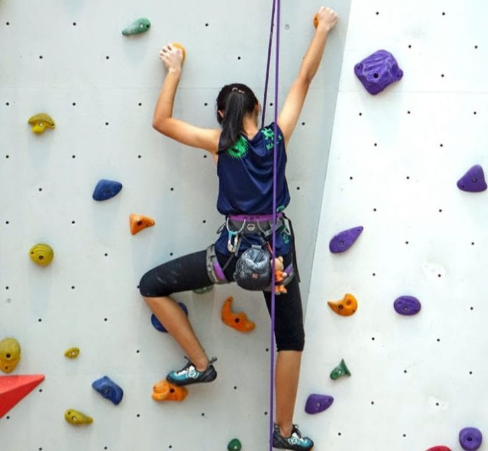 climbing-480459_1920-2
