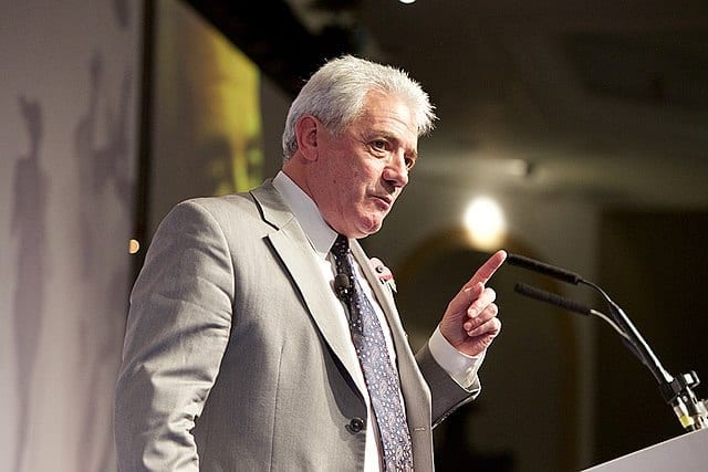 640px-Kevin_Keegan_speaks_at_the_2016_GroceryAid_Sporting_Heroes_Luncheon