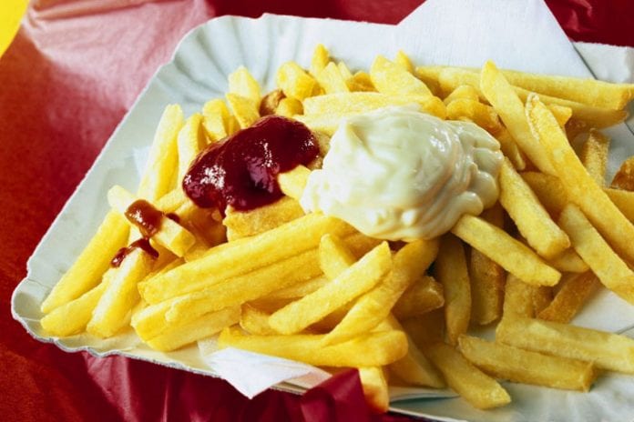 Mayochup_ketchup-and-mayo-on-chips